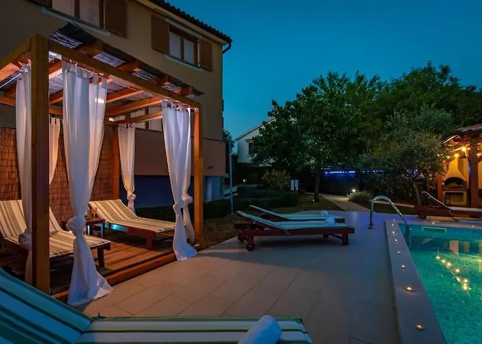 L L Sikici By Istrialux * Pula