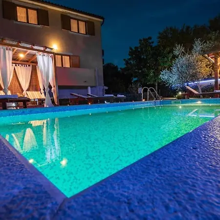 L L Sikici By Istrialux Βίλα